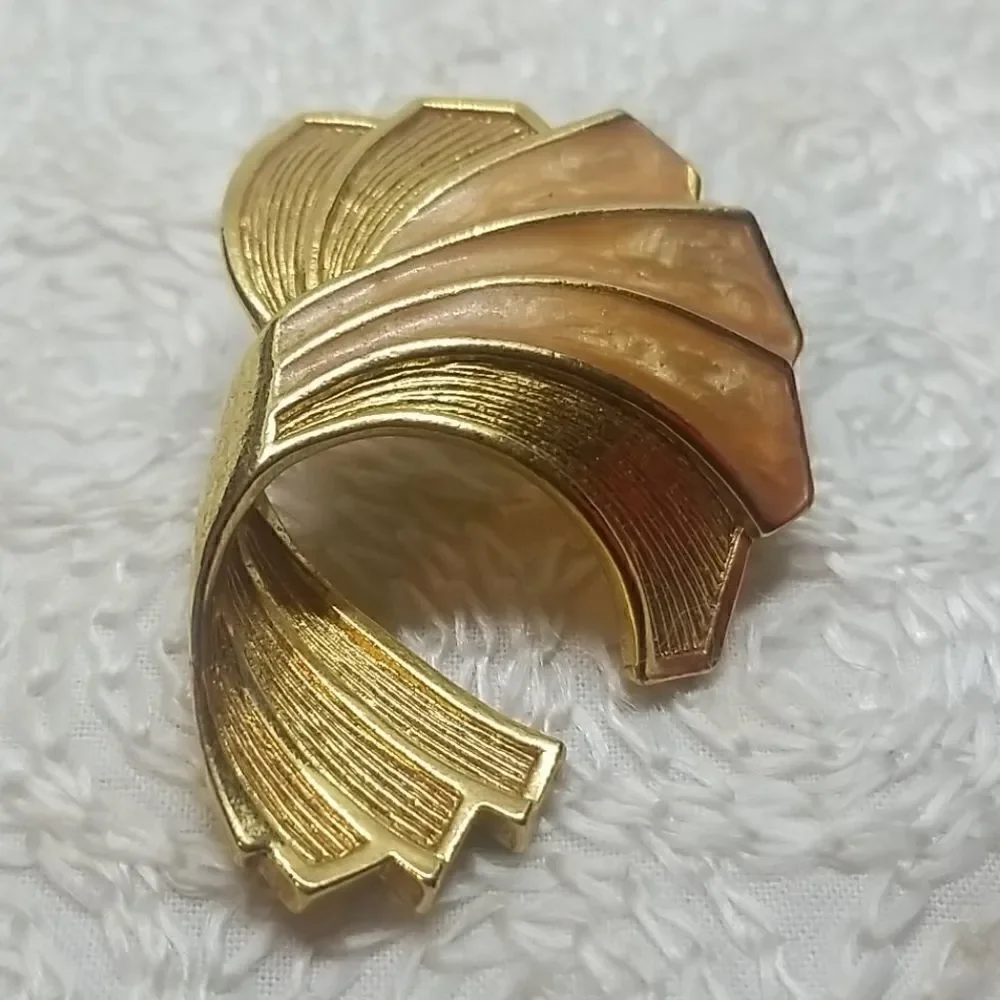 Scarf Holder Swirl Wave Peach Gold Vintage